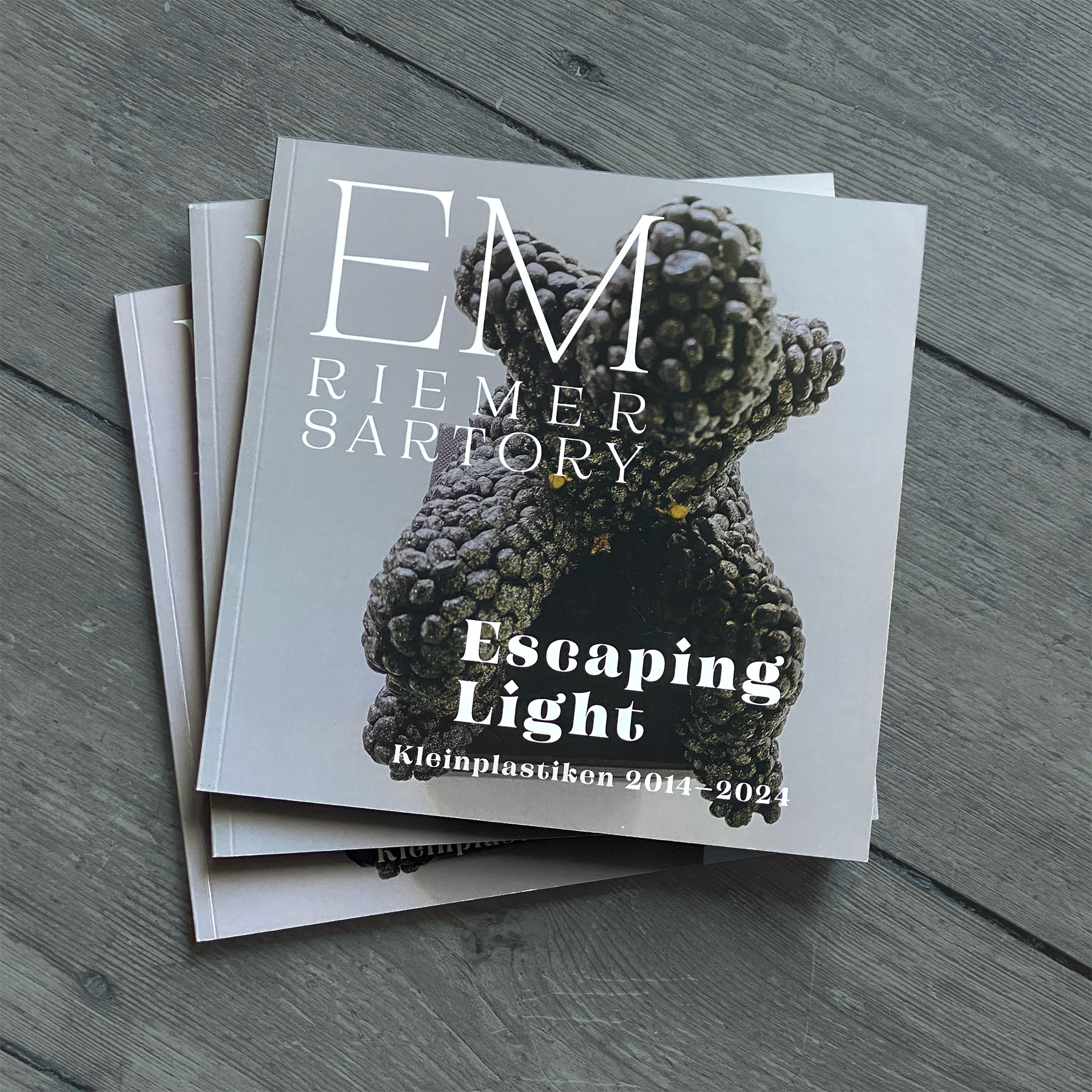 Escaping Light, Kunstkatalog, 2024